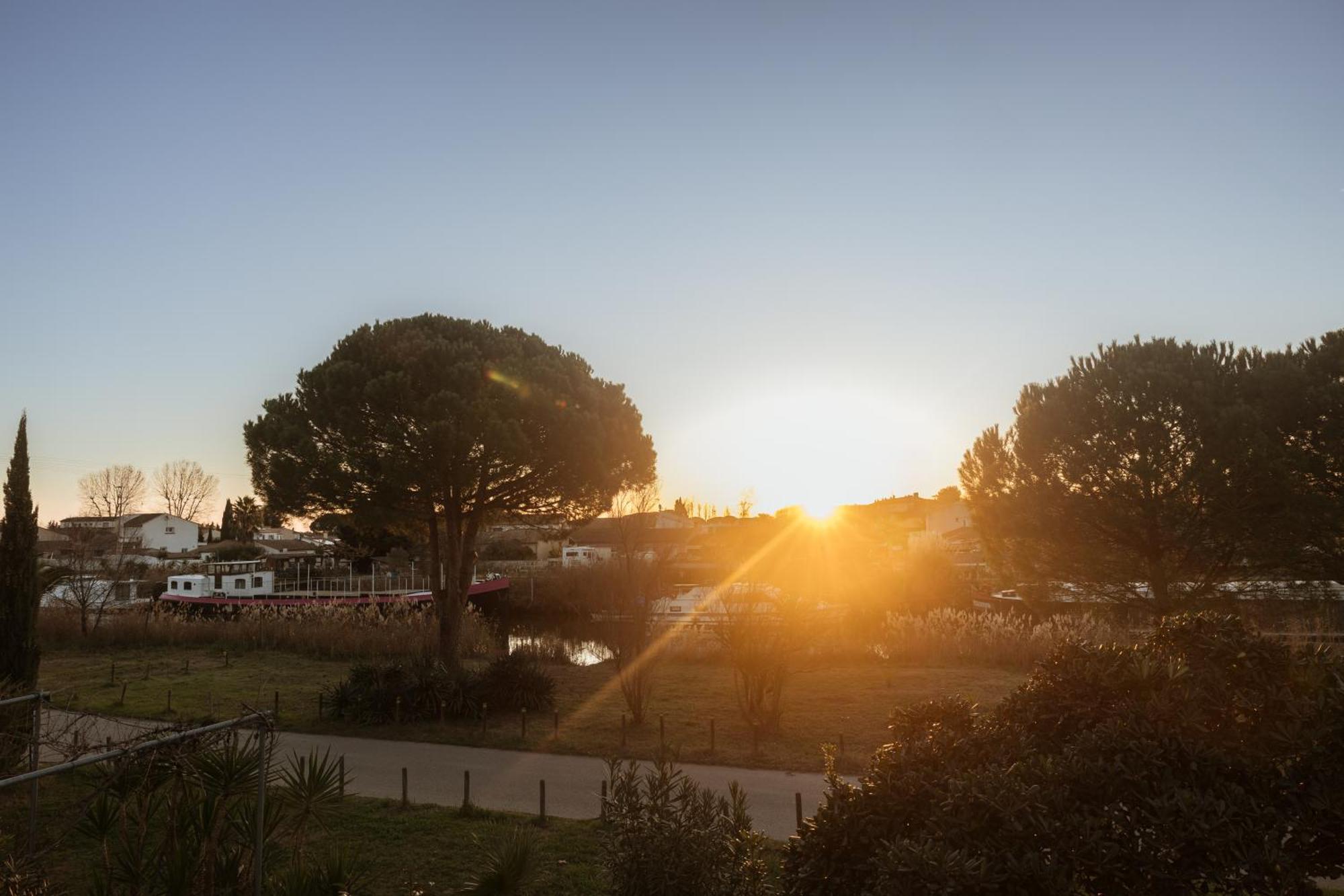 Les Jardins Du Canal Piscine Chauffee Aigues-Mortes Exterior foto