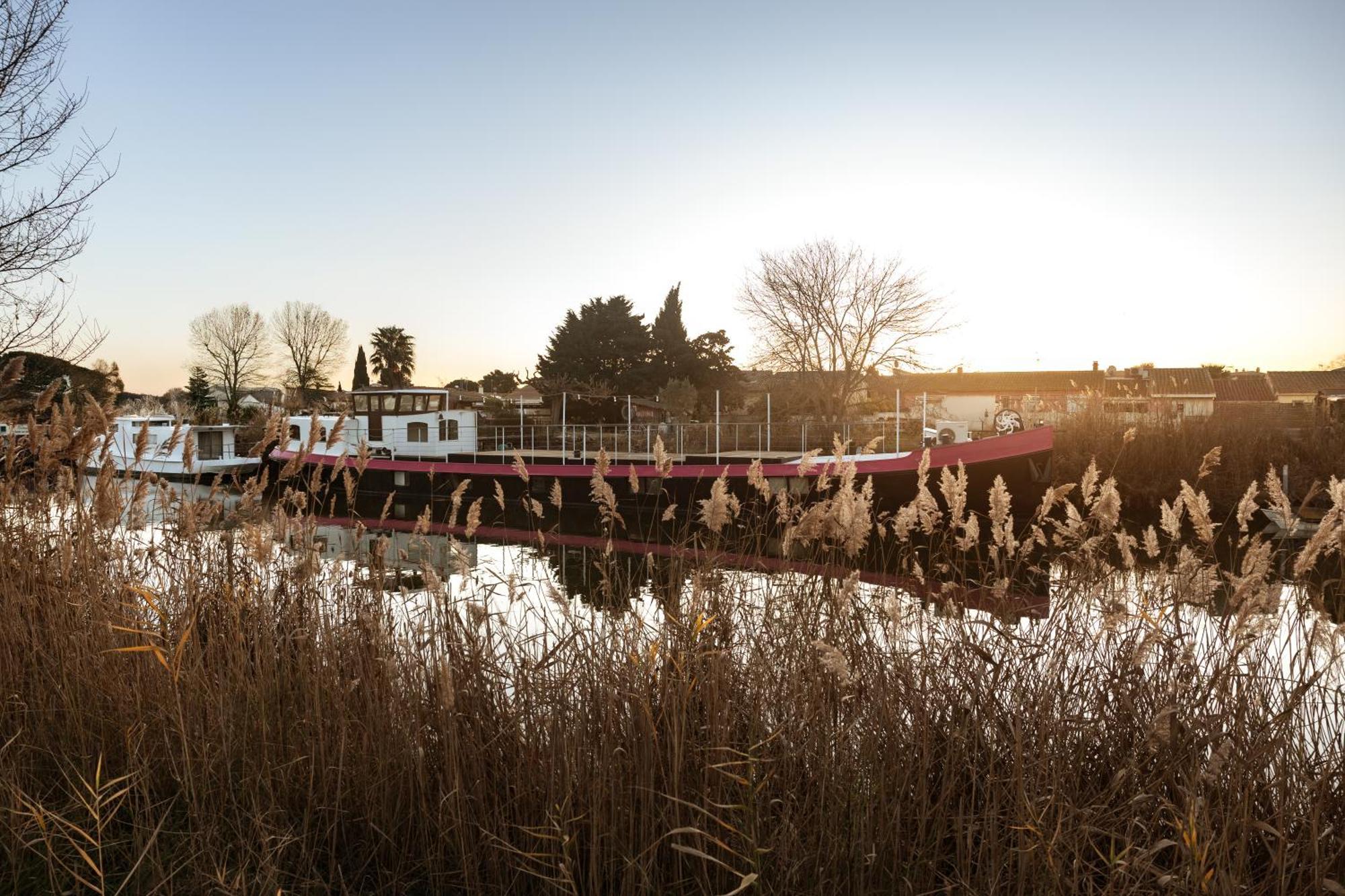Les Jardins Du Canal Piscine Chauffee Aigues-Mortes Exterior foto