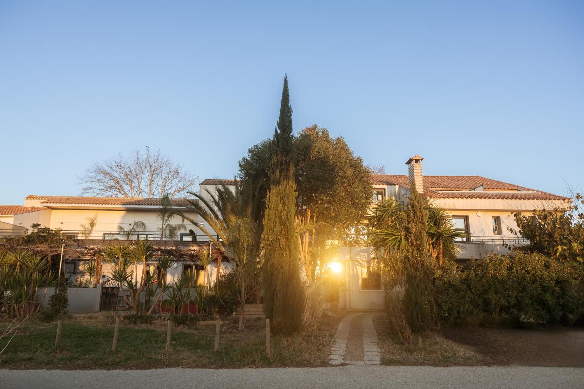 Les Jardins Du Canal Piscine Chauffee Aigues-Mortes Exterior foto